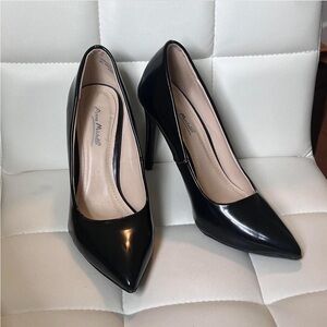 black stilettos perfect staple heel